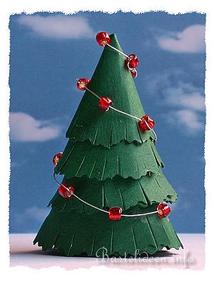 Weihnachtsbaum aus Tonkarton 