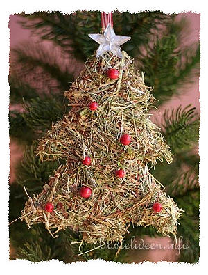 Weihnachtsbaumanhnger aus Heu und Pappe 