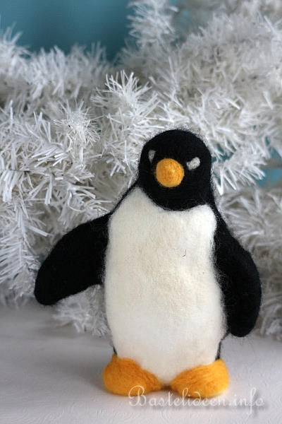 Basteln im Winter - Pinguin - Nadelfilzen auf Styropor