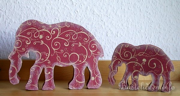 Elefanten aus Holz und Scrapbookpapier