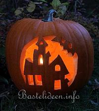 Halloween Krbis mit Spukhaus-Motiv