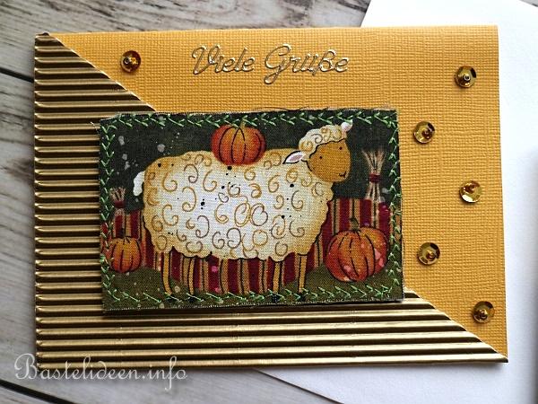 Herbstliche Grusskarte mit Schaf