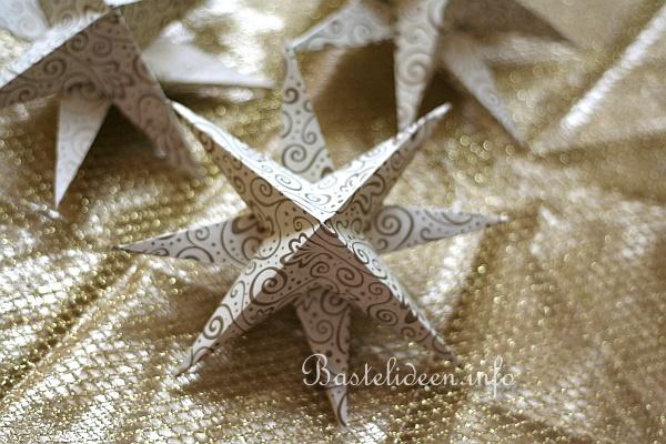 Weihnachtsbasteln mit Papier - 3D Sternen in Gold und Weiss 2