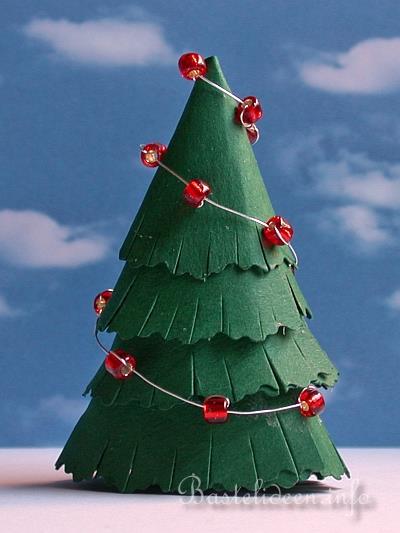 Weihnachtsbaum aus Tonkarton