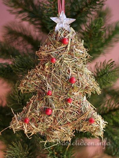 Weihnachtsbaumanhnger aus Heu und Pappe 2