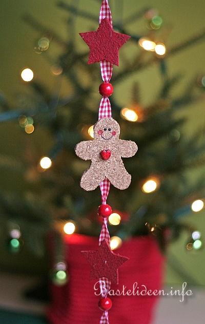 Weihnachtsdekoration mit Korkplatten - Lebkuchenmann und Stern Kette
