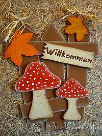 Herbst - Laubsgearbeit - Zaun Willkommensschild mit Pilzen