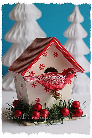 Weihnachtliches Vogelhaus 
