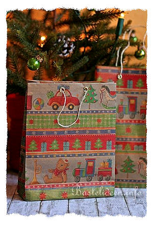 Weihnachtsgeschenktüte aus Geschenkpapier 