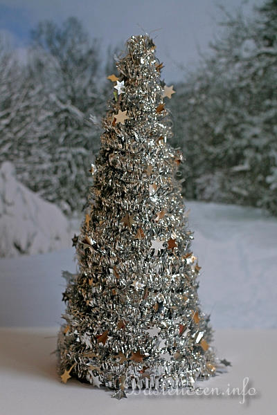 Basteln Weihnachten - Kegel Weihnachtsbaum