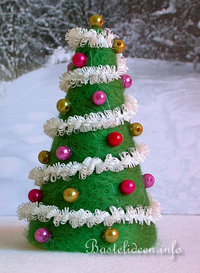 Basteln mit Filz - Styropor Weihnachtsbaum 2