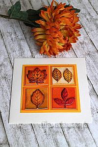 Herbstkarte mit Blättern