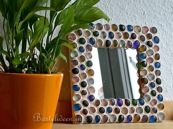 Mosaik-Spiegel selbst bauen - DIY-Anleitung in fünf Schritten