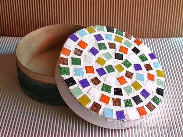 Spannschachtel mit Mosaiksteine