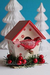 Weihnachtliches Vogelhaus 