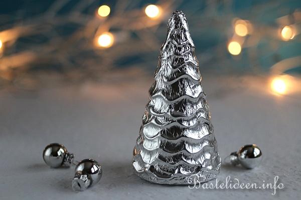 Weihnachtsbaum in Metall Optik