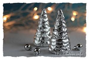 Weihnachtsbäume in Metall Optik