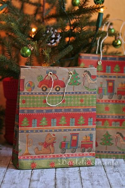 Weihnachtsgeschenktüte aus Geschenkpapier