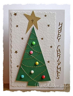 Weihnachtskarte mit Baum und Perlen 